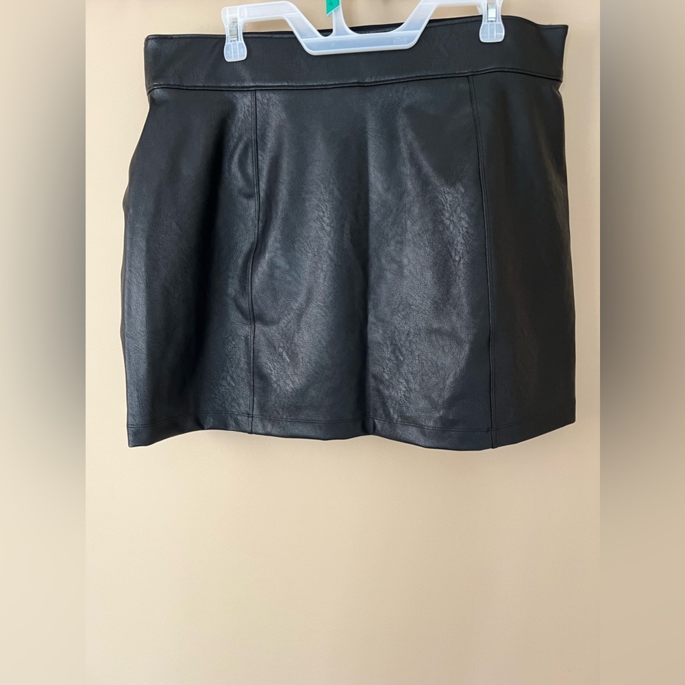 SPANX Black A-Line Mini Skirt - Picture 2 of 10